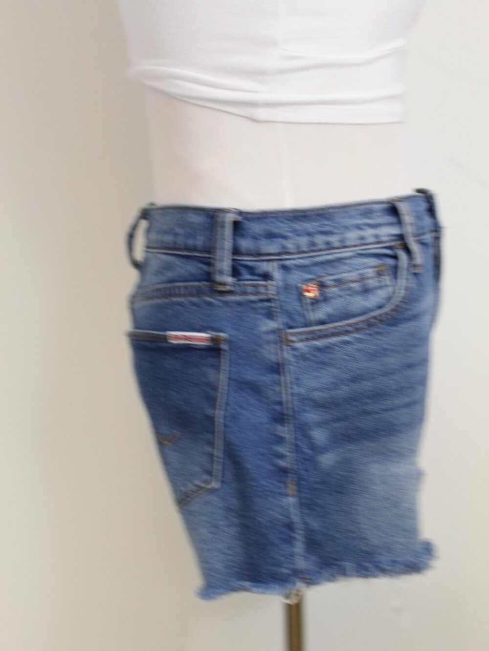 Hudson Gracie Denim Shorts 26 Mid Rise Raw Hem Cutoff Medium Wash Summer - Picture 4 of 12